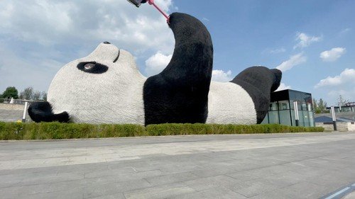 Yangtianwo panda sculpture