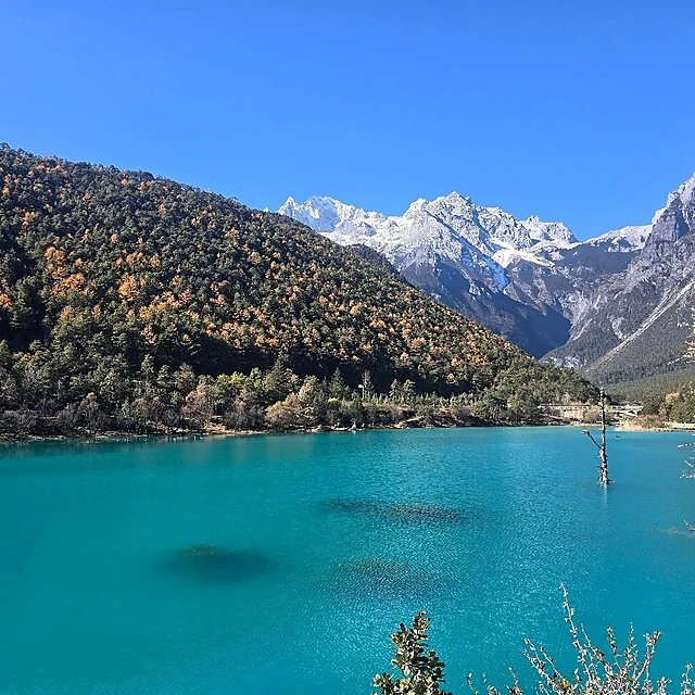 Blue Moon Valley turquoise pools