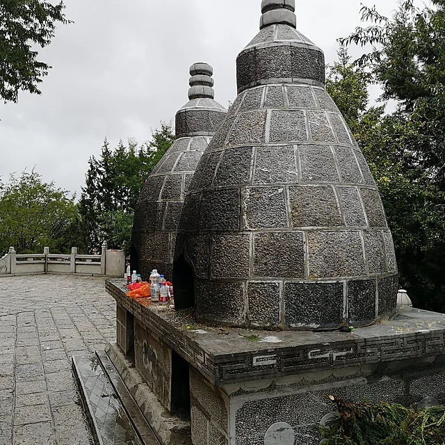 Tibetan stupas on the pilgrimage road