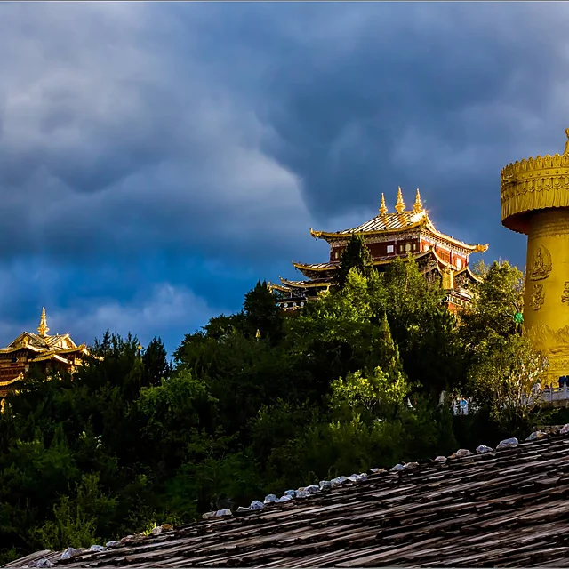 The great prayer wheel at Guishan Hill